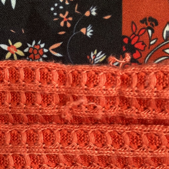 Ladies Long Sleeve V Neck Waffle Knit Top - Picture 13 of 13